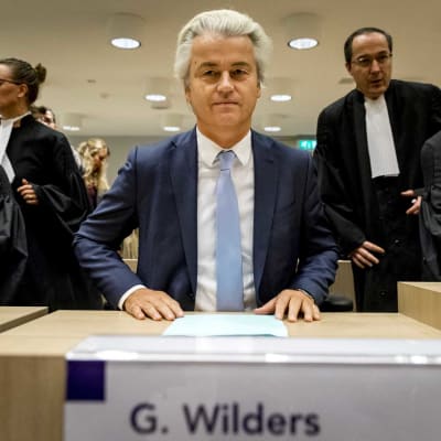 Geert Wilders oikeudessa 