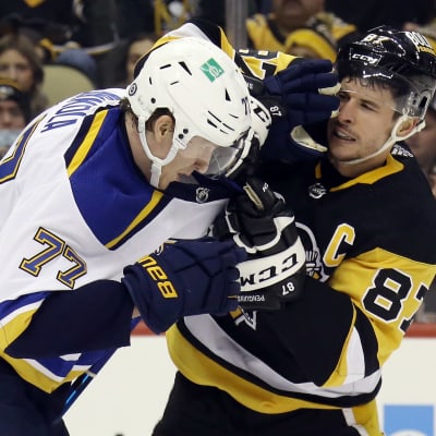 Niko Mikkola och Sidney Crosby i gruff.