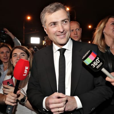 Vladislav Surkov juhlimassa seurapiirihäissä 13. syyskuuta 2019.