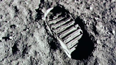 Neil Armstrongs stövelavtryck på månen.