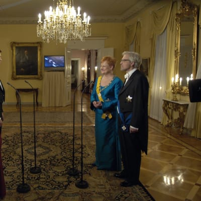 MTV3 intervjuar president Tarja Halonen och Pentti Arajärvi på slottet 2005.