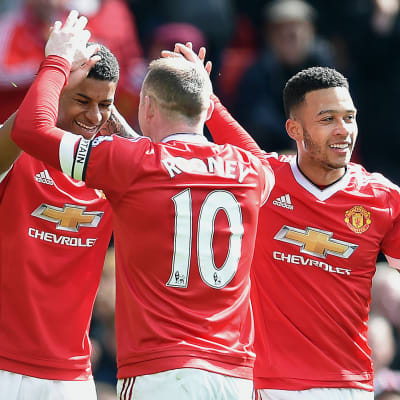 Marcus Rashford, Wayne Rooney och Memphis Depay firar 1-0 mot Bournemouth.