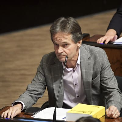 Vasemmistoliiton edustaja Kari Uotila.