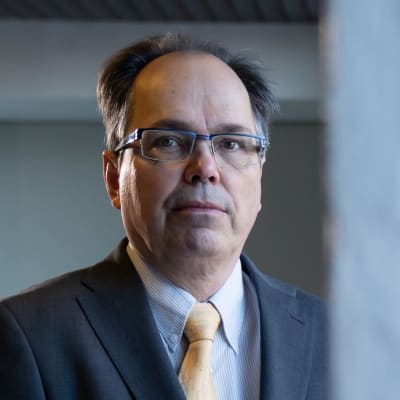 Tapio Bergholm fotograferad i Nationalarkivet
