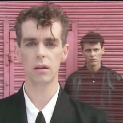 Pet Shop Boys. Kuvakaappaus musiikkivideosta West End Girls.