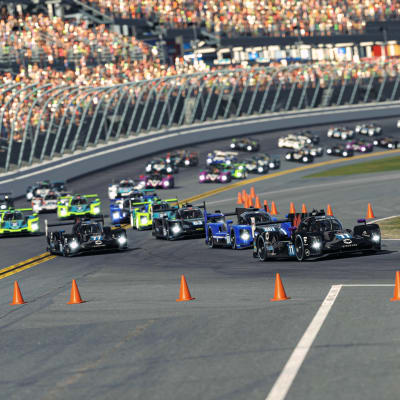 Matti Sipilä johtaa Daytonan radalla ajettavaa Digital Racing eSM -kilpailua.