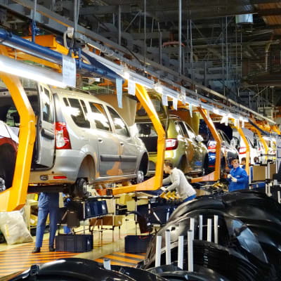 Vuodessa tehdas tuottaa noin 60000 autoa.