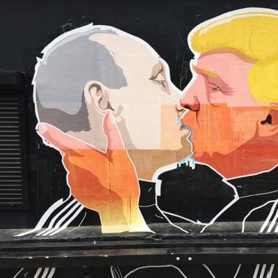 Vladimir Putin ja Donald Trump Mindaugas Bonanun seinämaalauksessa.