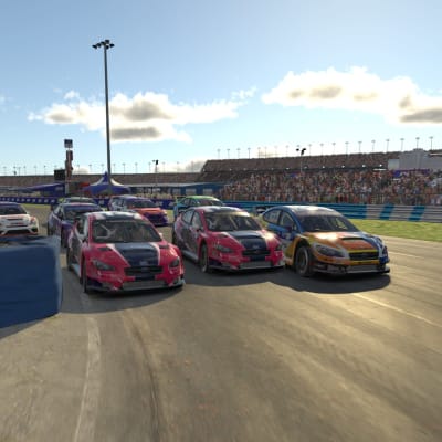 Rallicrossautoja iRacing-pelissä.