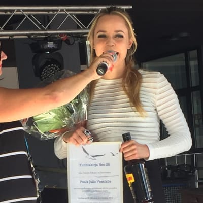 Muusikko Paula Vesala sai Juha Vainio -sanoittajapalkinnon vuonna 2016.