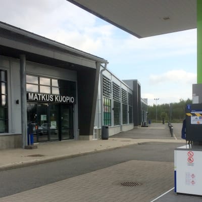 Bensapumppu ja Matkuksen huoltoasema.