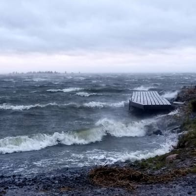 Svedjehamn i Björkö igår kväll (onsd.16.9) innan vinden ytterligare tilltog.
