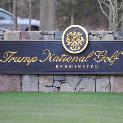 Skylt från Trumps golfbana