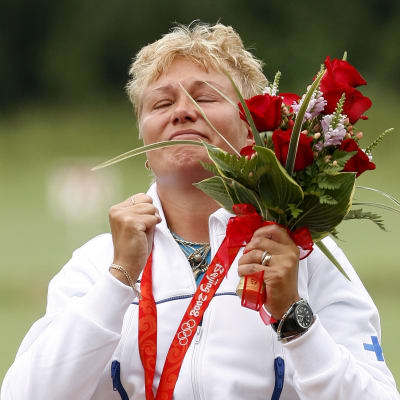Satu Mäkelä-Nummela med OS-guldet 2008.