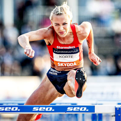 Annimari Korte och Reetta Hurske i farten under Kalevaspelen 2020.
