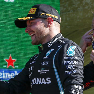 Max Verstappen och Valtteri Bottas efter F1-lopp.