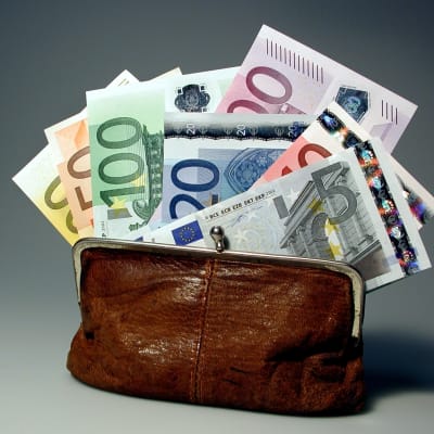 eurosedlar i plånbok