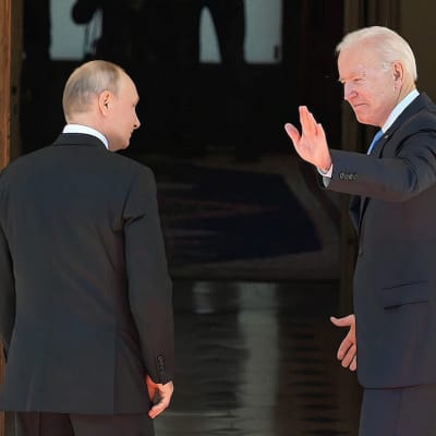 Venäjän presidentti Vladimir Putin ja Yhdysvaltain presidentti Joe Biden tapasivat kasvotusten Genevessä kesäkuussa.