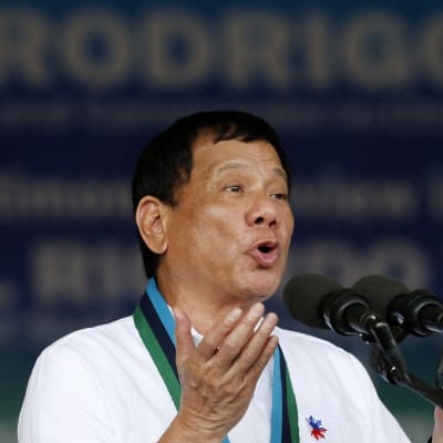 Rodrigo Duterte puhumassa Manilassa 7. joulukuuta.