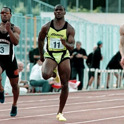 USA:n Dennis Mitchell (kesk.) miesten 100 metrin kilpailussa Zagrebissa. ,