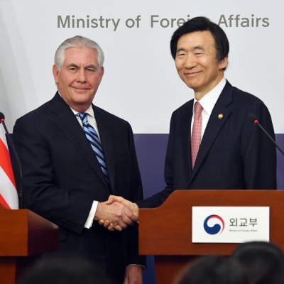 Yhdysvaltain ulkoministeri Rex Tillerson tapasi Etelä-Korean ulkoministerin Yun Byung-Senin perjantaina 17. maaliskuuta 2017 Soulissa.