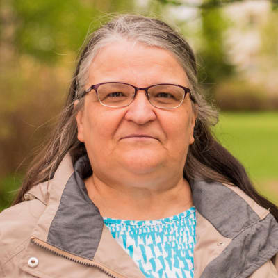 Ulla Flink toimii äitinsä etäomaishoitajana