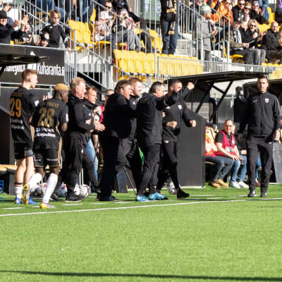 SJK-spelare jublar