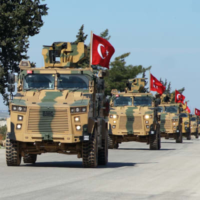En turkisk militärkonvoj i Syrien på väg mot provinsen Idlib