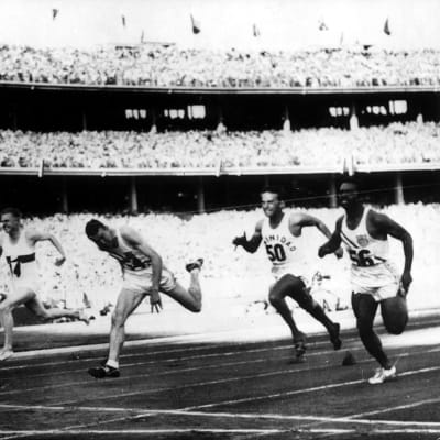 Bobby Joe Morrow voitti kultaa miesten 100 metrillä Melbournen olympiakisoissa vuonna 1956.