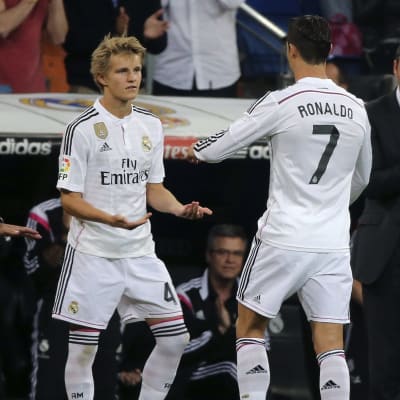 Martin Ødegaard in, Cristiano Ronaldo ut, när Real Madrid mötte Getafe i maj 2015.