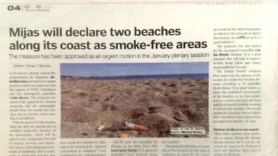 Ett tidningsurklipp på engelska där det står att två stränder i Mijas kommer att blir rökfria områden.