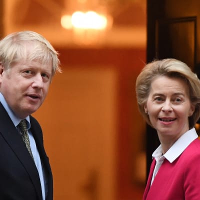Ursula von der Leyen och Boris Johnson utanför Downing Street i 