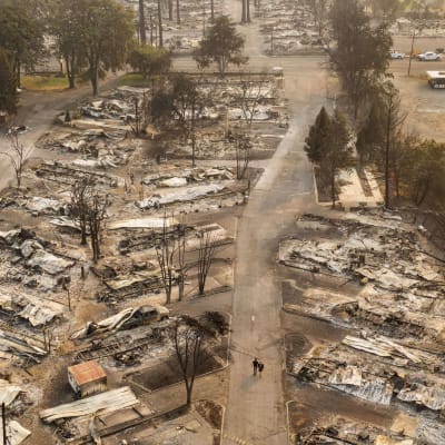 Maastopalojen aiheuttamia tuhoja asuntovaunualueella Phoenixissä Oregonin osavaltiossa.