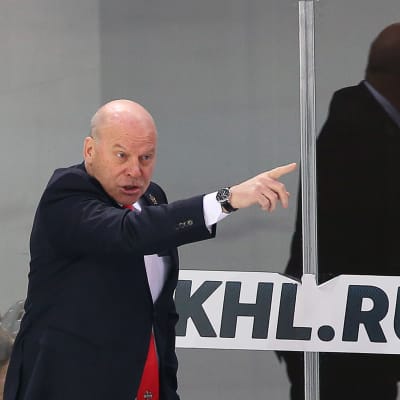 Mike Keenan fick sparken från Kunlun Red Star.