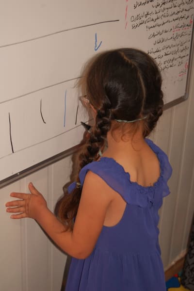I barngruppen i Azraq lär sig barnen skriva och räkna