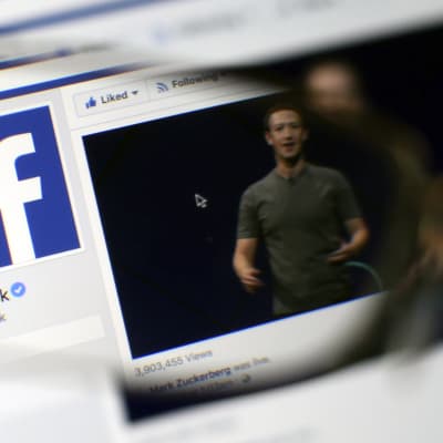 En bild av Facebooks konto på Facebook. Mark Zuckerberg syns till höger.