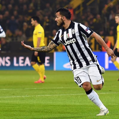 Carlos Tevez gör mål mot Dortmund i Champions League