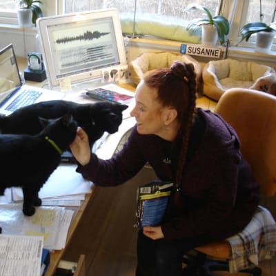 Susanne Schötz analyserar kattläten med katterna Donna och Turbo.