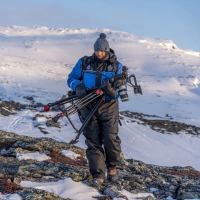 Kimmo Ohtonen Naalin paluu -dokumentin kuvauksissa.