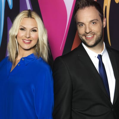 Sanna Nielsen och  Robin Paulsson är programledare för Melodifestivalen 2014