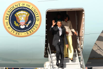Paret Obama landar i Cape Town