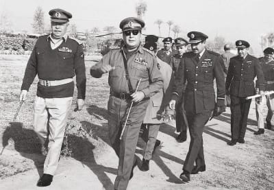 Militärdiktatorn Yahya Khan på besök i Östpakistan 1970. 