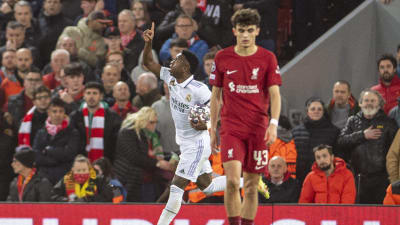 En Real Madrid-spelare jublar.