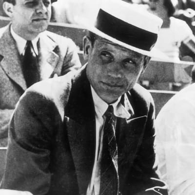 Paavo Nurmi kuvattuna katsojana vuoden 1932 Los Angelesin olympialaisissa. 