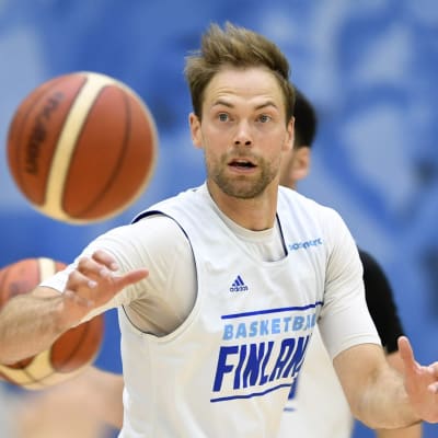 Rutinerade Petteri Koponen är ett välkommet tillskott i Finlands trupp i EM-kvalavslutningen.