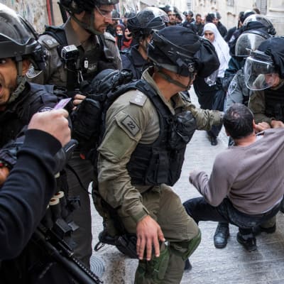 Palestiinalaiset ja Israelin joukot ottivat perjantaina yhteen myös Jerusalemin vanhassakaupungissa.
