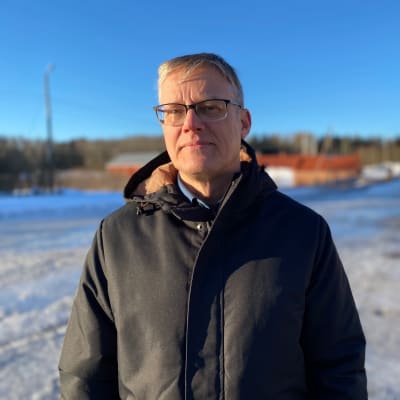 Man med glasögon. 
