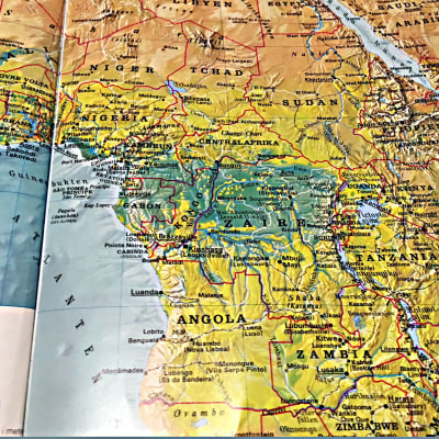 Zambia i förhållande till Nigeria på kartan