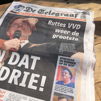 De Telegraaf -lehti otsikoi Mark Rutten pääsystä kolmannelle kaudelle pääministerinä.