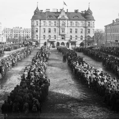 Red Guard prisoners in the Tampere Market Square
